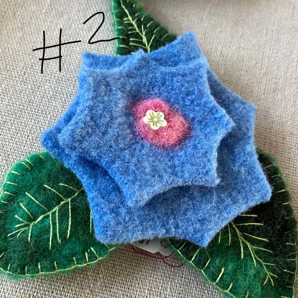 Hand Felted Floral Pins Brooches - Picture 3 of 9